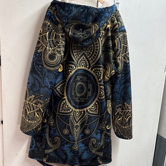 Luna Fide The Kali Cloak Luxurious Black and Gold Patterned for Men and Woman - Picture 12 of 16